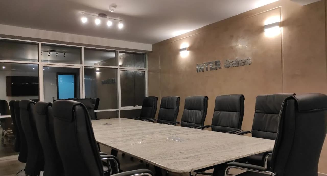Bloque administrativo Intersales Holding Group — vista 3