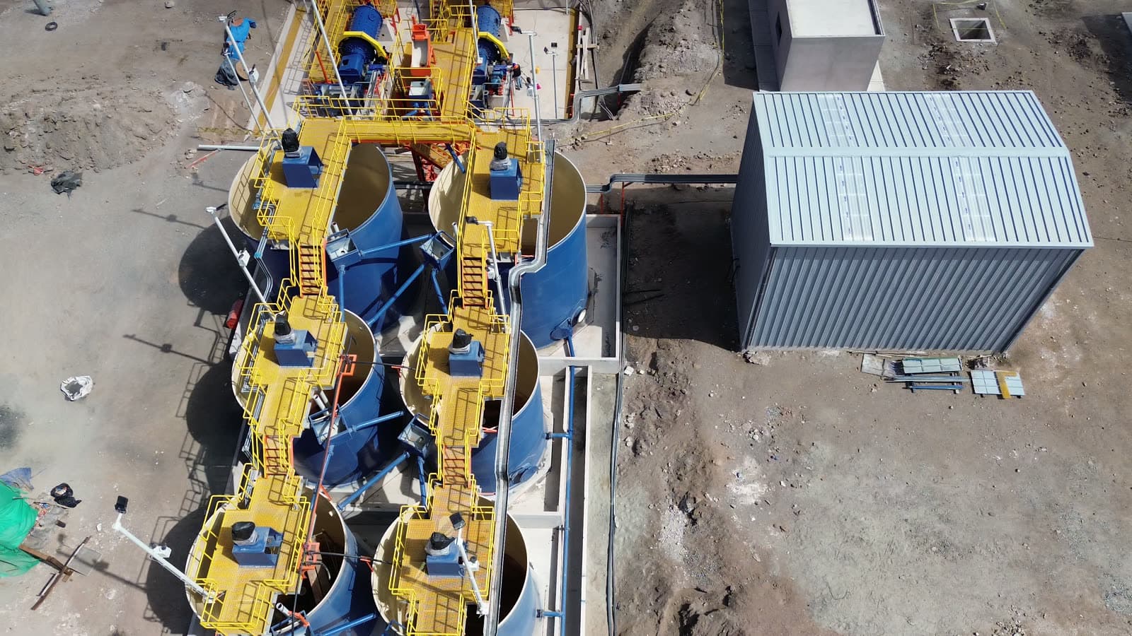 Cianuración — Tanques agitadores de la planta de beneficio